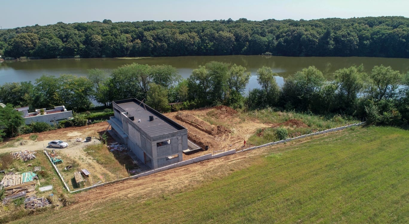Casa pe lac